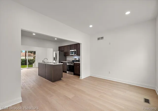 Photo 4 of Single family home for sale at 27828 Groveland St, Madison Heights, MI 48071 | MLS# 20261076888 | Listing updated on 2026-10-18