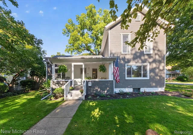 Photo 2 of Single family home for sale at 222 West St, Howell, MI 48843 | MLS# 20261076891 | Listing updated on 2026-10-11