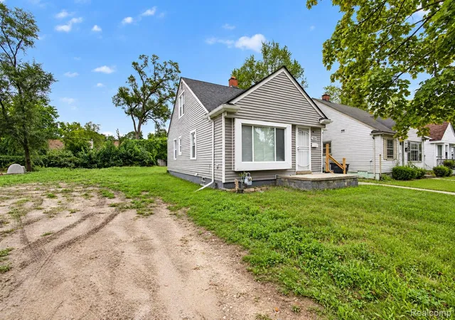 Photo 2 of Single family home for sale at 19004 Patton St, Detroit, MI 48219 | MLS# 20261076905 | Listing updated on 2026-10-19