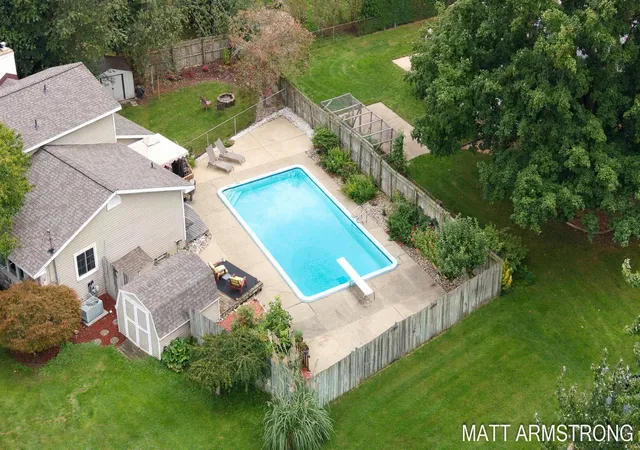 Photo 2 of Single family home for sale at 2160 Tulip Ln, Jenison, MI 49428 | MLS# 65026050597 | Listing updated on 2026-10-20