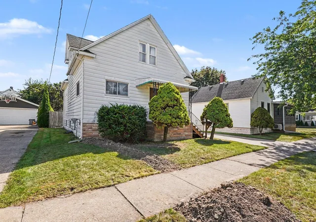 Photo 1 of Sale Pending at 715 S Sheridan St, Bay City, MI 48708 | MLS# 61050222692 | Listing updated on 2026-10-20