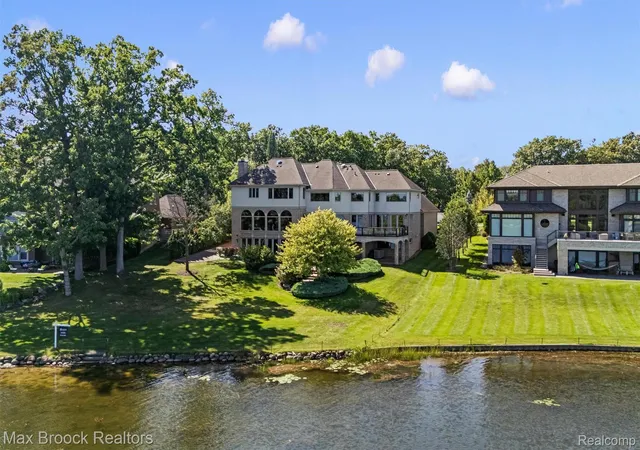Photo 1 of Mansion for sale at 1832 Long Lake Shore Dr, Bloomfield Hills, MI 48302 | MLS# 20261076923 | Listing updated on 2026-10-20