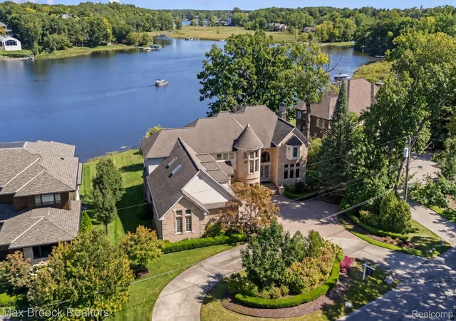 Photo 1 of Single family home for sale at 1832 Long Lake Shore Dr, Bloomfield Hills, MI 48302 | MLS# 20261076923 | Listing updated on 2026-10-20
