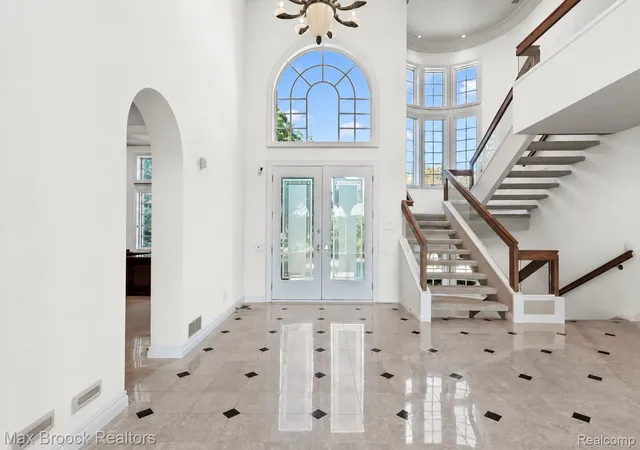 Photo 3 of Single family home for sale at 1832 Long Lake Shore Dr, Bloomfield Hills, MI 48302 | MLS# 20261076923 | Listing updated on 2026-10-20