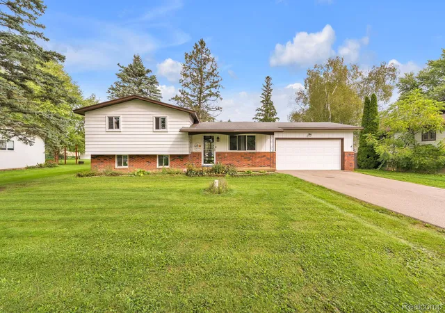 Photo 1 of Sale Pending at 6155 E Maple Ave, Grand Blanc, MI 48439 | MLS# 20261076940 | Listing updated on 2026-10-09