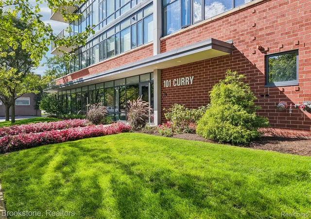Photo 2 of Condo for sale at 101 Curry Ave #536, Royal Oak, MI 48067 | MLS# 20261076958 | Listing updated on 2026-10-13