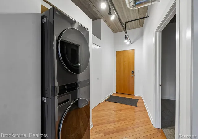 Photo 3 of Condo for sale at 101 Curry Ave #536, Royal Oak, MI 48067 | MLS# 20261076958 | Listing updated on 2026-10-13