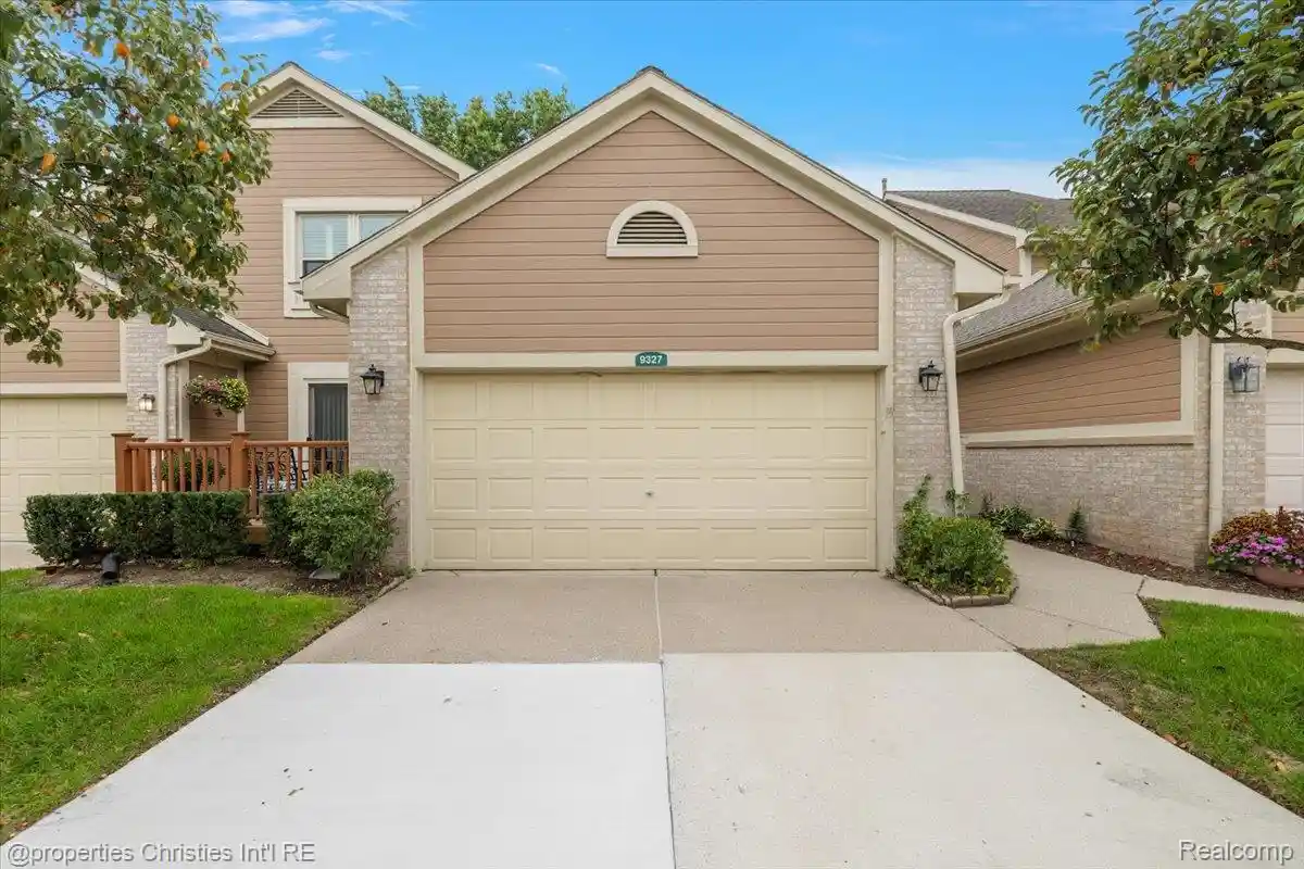 Listing Photo 2 - Condo for sale in 9327 Eastwind Dr located at 9327 Eastwind Dr, Livonia, MI 48150 - Unit 9327 Eastwind Dr