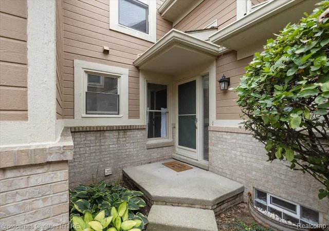 Photo 3 of Condo for sale at 9327 Eastwind Dr, Livonia, MI 48150 | MLS# 20261076960 | Listing updated on 2026-10-16