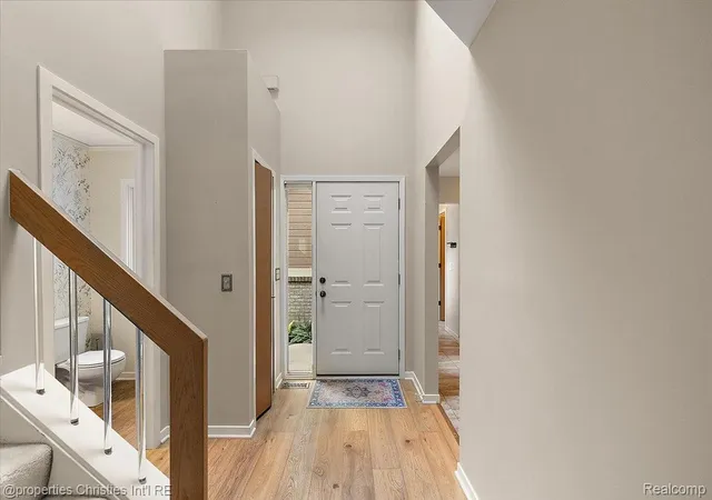Listing Photo 4 - Condo for sale in building located at 9327 Eastwind Dr, Livonia, MI 48150