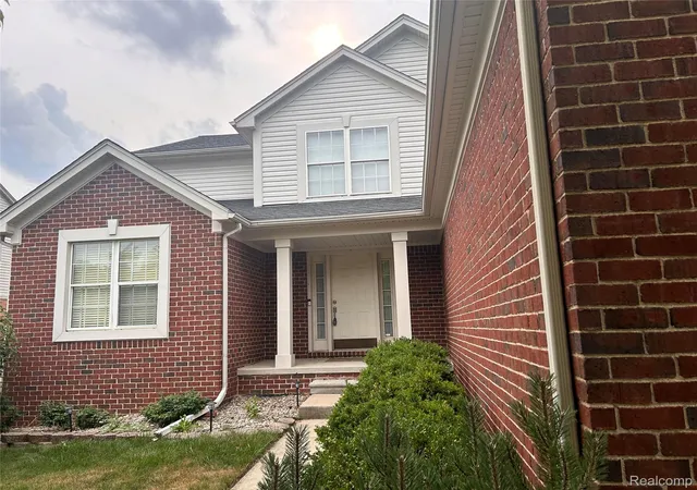 Photo 1 of Single family home for sale at 2738 Long Meadow Ln, Rochester Hills, MI 48307 | MLS# 20261076963 | Listing updated on 2026-10-11