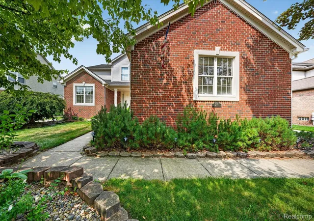 Photo 2 of Single family home for sale at 2738 Long Meadow Ln, Rochester Hills, MI 48307 | MLS# 20261076963 | Listing updated on 2026-10-11