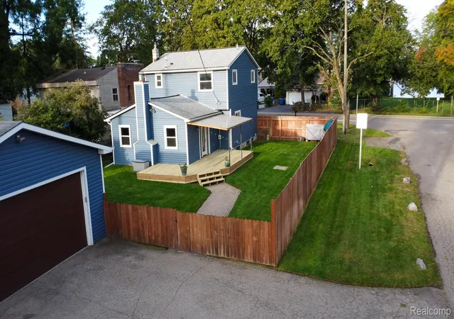 Single family home for sale at 2926 Lansdowne Rd, Waterford, MI 48329 | MLS# 20261076977