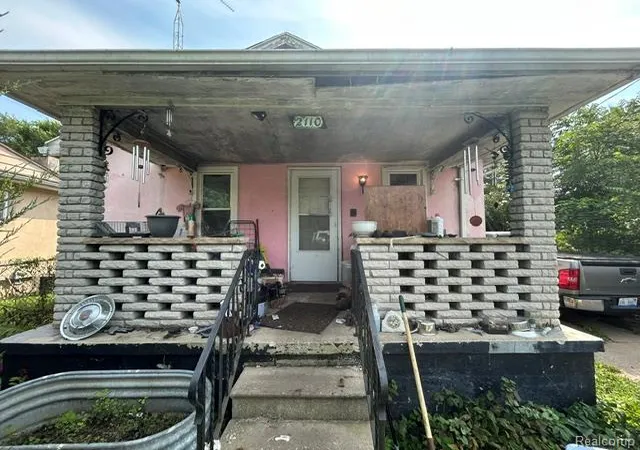 Photo 1 of Single family home for sale at 2110 Broadway Blvd, Flint, MI 48506 | MLS# 20261076979 | Listing updated on 2026-10-23