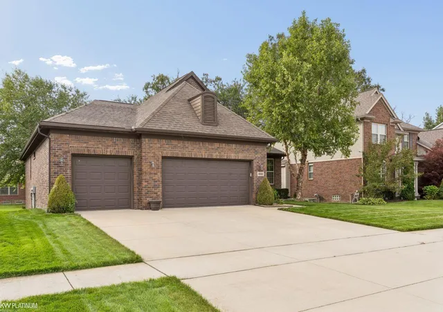 Photo 3 of Single family home for sale at 49181 Mustang Dr, Macomb, MI 48042 | MLS# 58050222719 | Listing updated on 2026-10-09