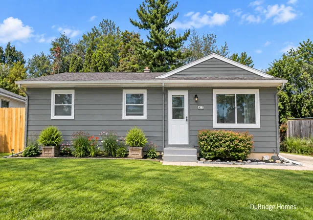 Photo 1 of Sale Pending at 977 Coventry Dr Nw, Grand Rapids, MI 49544 | MLS# 65026050670 | Listing updated on 2026-10-15