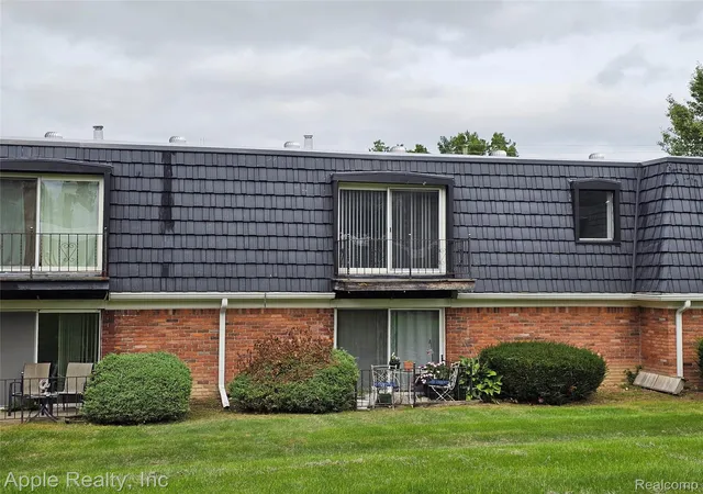 Photo 3 of Condo for sale at 1856 Colonial Village Way #4, Waterford, MI 48328 | MLS# 20261077016 | Listing updated on 2026-10-07