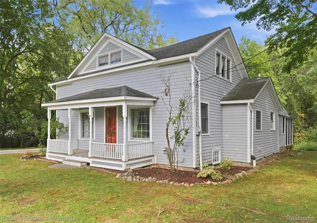 Photo 3 of Single family home for sale at 32100 W 9 Mile Rd, Farmington, MI 48336 | MLS# 20261077039 | Listing updated on 2026-10-05