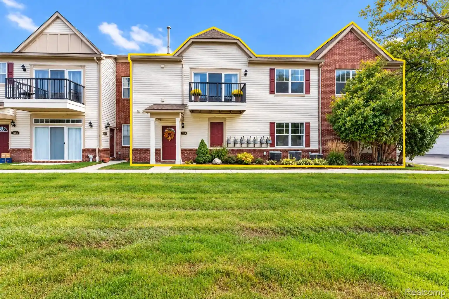 Listing Photo 2 - Condo for sale in 12504 2nd Ave S located at 12504 2nd Ave S, Southgate, MI 48195 - Unit 12504 2nd Avenue S