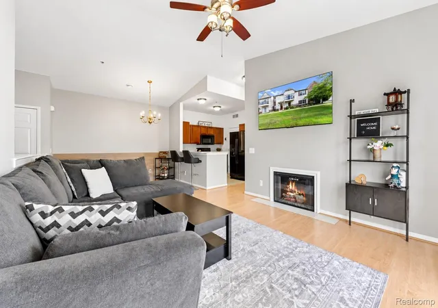 Listing Photo 5 - Condo for sale in building located at 12504 2nd Ave S, Southgate, MI 48195