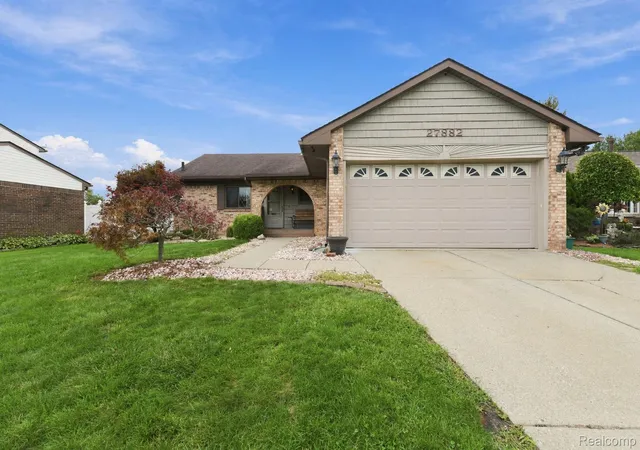 Photo 2 of Single family home for sale at 27882 White Oak Dr, Brownstown Twp, MI 48183 | MLS# 20261077073 | Listing updated on 2026-10-18