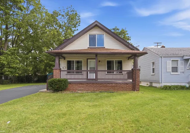 Photo 2 of Single family home for sale at 179 S Francis St, Pontiac, MI 48342 | MLS# 58050222744 | Listing updated on 2026-10-08