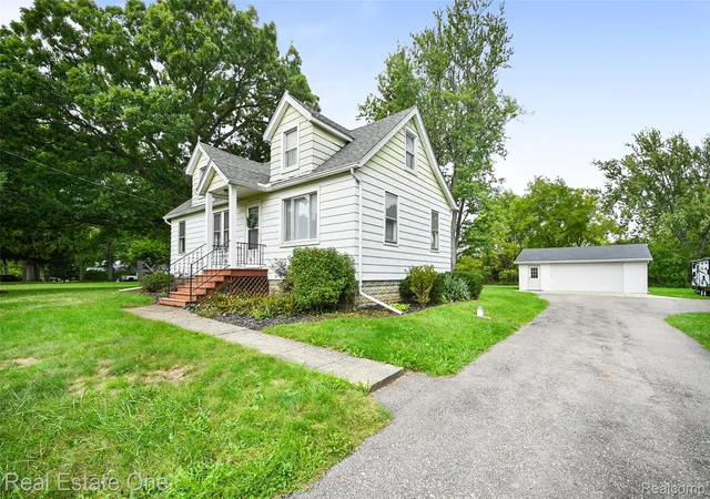 Photo 1 of Sale Pending at 4233 Mccandlish Rd, Grand Blanc, MI 48439 | MLS# 20261077101 | Listing updated on 2026-10-13