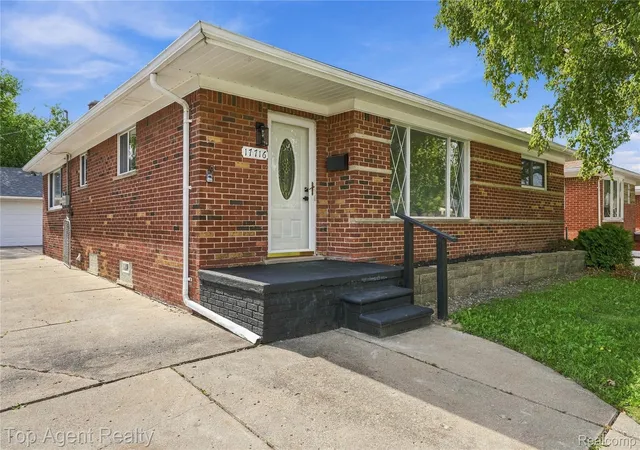 Photo 3 of Single family home for sale at 17716 Veronica Ave, Eastpointe, MI 48021 | MLS# 20261077105 | Listing updated on 2026-10-07