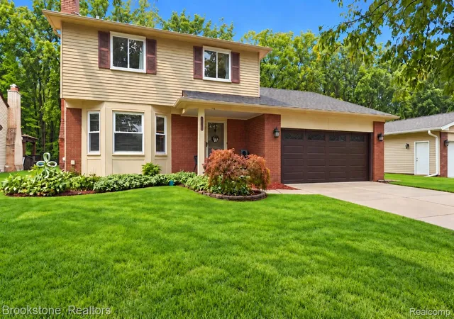 Photo 1 of Sale Pending at 13162 Beresford Dr, Sterling Heights, MI 48313 | MLS# 20261077127 | Listing updated on 2026-10-09