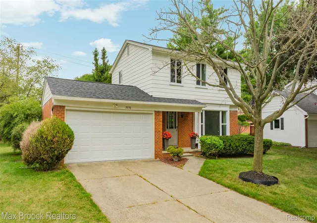 Photo 1 of Single family home for sale at 30190 Northgate Dr, Southfield, MI 48076 | MLS# 20261077146 | Listing updated on 2026-10-18