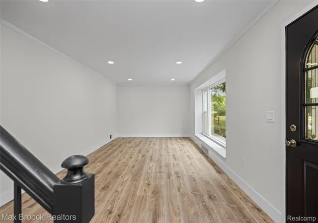 Photo 3 of Single family home for sale at 30190 Northgate Dr, Southfield, MI 48076 | MLS# 20261077146 | Listing updated on 2026-10-18