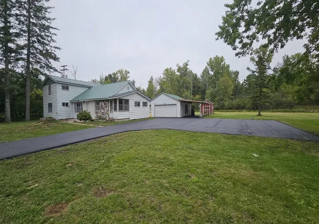 Photo 2 of Single family home for sale at 3252 Pine River Rd, Standish, MI 48658 | MLS# 81026050782 | Listing updated on 2026-10-05