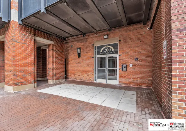 Photo 2 of Condo for sale at 200 River Pl Dr, Detroit, MI 48207 | MLS# 20261077166 | Listing updated on 2026-10-16