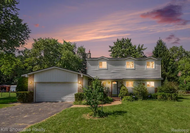Photo 2 of Single family home for sale at 1275 Shoman St, Waterford, MI 48327 | MLS# 20261077188 | Listing updated on 2026-10-17