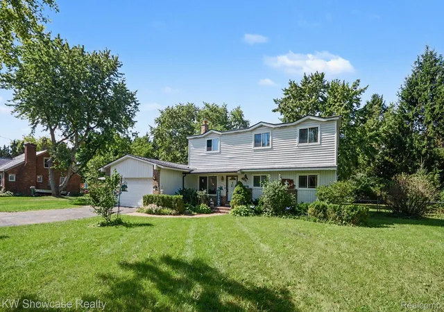 Photo 3 of Single family home for sale at 1275 Shoman St, Waterford, MI 48327 | MLS# 20261077188 | Listing updated on 2026-10-17