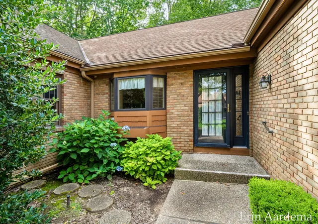 Photo 2 of Condo for sale at 302 Foxcroft Cir, Holland, MI 49423 | MLS# 65026050812 | Listing updated on 2026-10-20