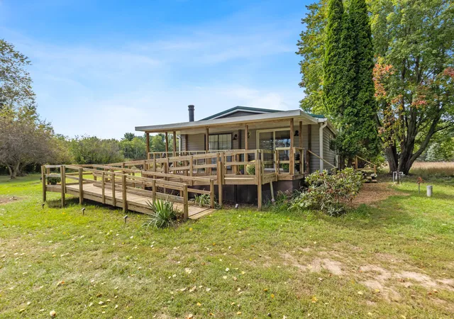 Photo 1 of Sale Pending at 9437 N Bailey Rd, Howard City, MI 49329 | MLS# 65026050829 | Listing updated on 2026-10-10