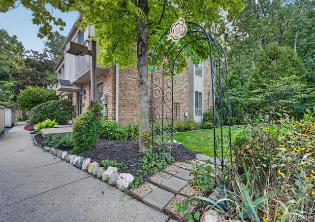 Photo 3 of Condo for sale at 1439 Oakbrook E, Rochester Hills, MI 48307 | MLS# 20261077239 | Listing updated on 2026-10-29