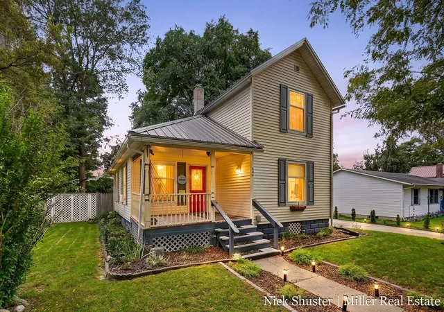 Single family home for sale at 544 E Thorn St, Hastings, MI 49058 | MLS# 65026050863