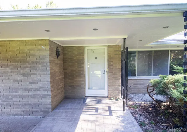 Photo 2 of Single family home for sale at 575 S Hemlock Rd, Hemlock, MI 48626 | MLS# 20261077257 | Listing updated on 2026-10-12