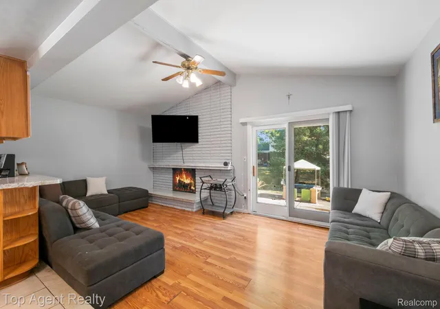 Photo 3 of Single family home for sale at 3053 Belcher Dr, Sterling Heights, MI 48310 | MLS# 20261077263 | Listing updated on 2026-10-12