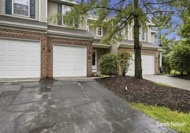 Listing Photo 3 - Condo for sale in building located at 5933 E Lyn Hvn Dr SE, Grand Rapids, MI 49512