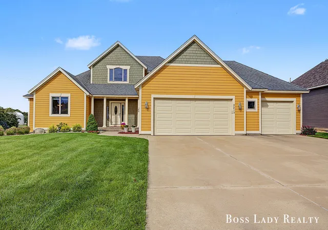 Photo 2 of Single family home for sale at 2213 N Bristol St, Holland, MI 49424 | MLS# 65026050893 | Listing updated on 2026-10-21