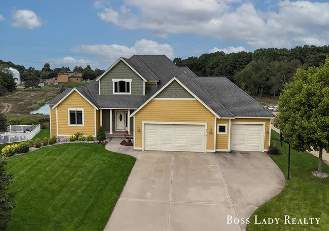 Photo 3 of Single family home for sale at 2213 N Bristol St, Holland, MI 49424 | MLS# 65026050893 | Listing updated on 2026-10-21