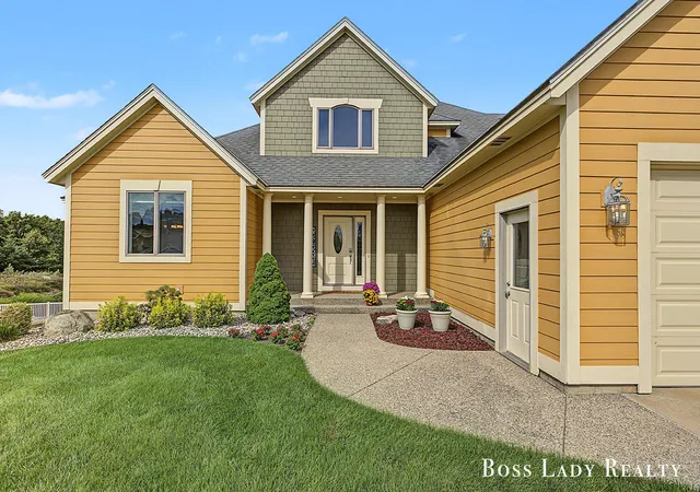 Photo 4 of Single family home for sale at 2213 N Bristol St, Holland, MI 49424 | MLS# 65026050893 | Listing updated on 2026-10-21