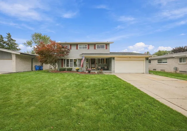 Photo 2 of Single family home for sale at 30505 Freda Dr, Warren, MI 48093 | MLS# 58050222834 | Listing updated on 2026-10-14
