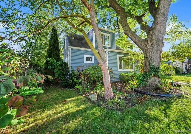 Photo 3 of Single family home for sale at 51 W Harry Ave, Hazel Park, MI 48030 | MLS# 20261077321 | Listing updated on 2026-10-09