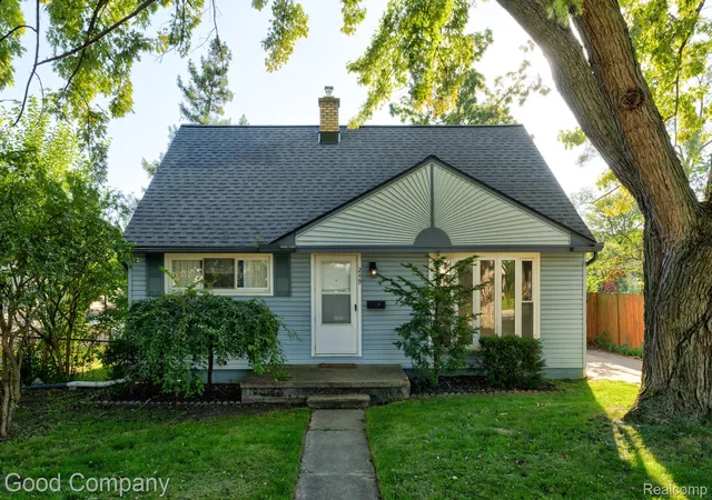 Photo 1 of Single family home for sale at 249 S Chocolay Ave, Clawson, MI 48017 | MLS# 20261077323 | Listing updated on 2026-10-17