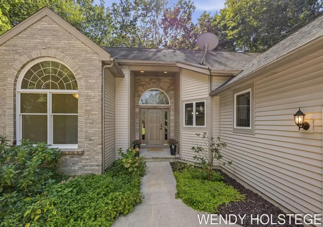 Photo 3 of Single family home for sale at 2080 W 32nd Street, Holland, MI 49423 | MLS# 71026050953 | Listing updated on 2026-10-16