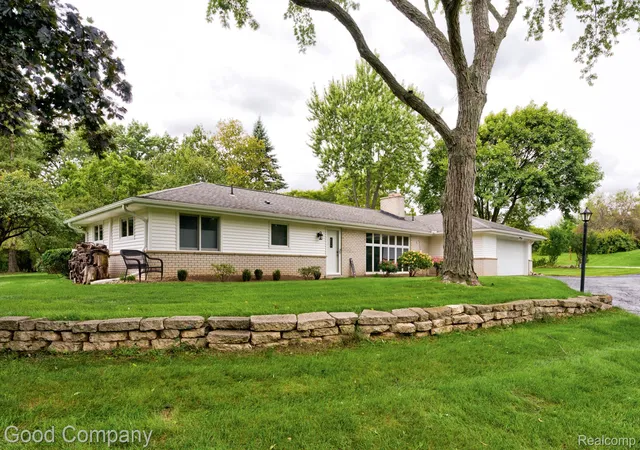 Photo 1 of Single family home for sale at 1604 Northumberland Dr, Rochester Hills, MI 48309 | MLS# 20261077347 | Listing updated on 2026-10-17